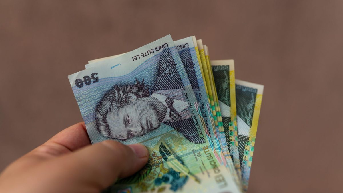 Bani cash în vamă: Ce poți lua peste graniță, cu sau fără copii