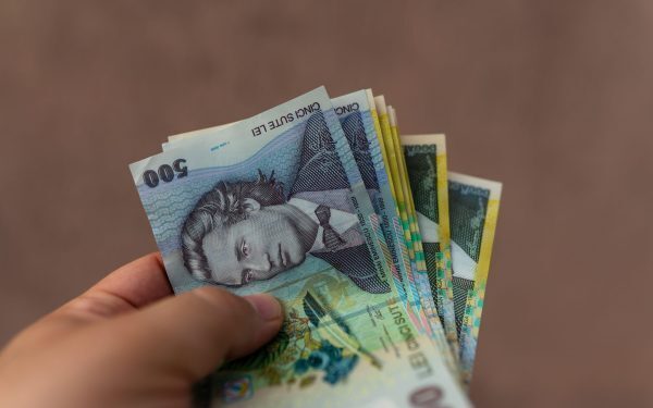 Bani cash în vamă: Ce poți lua peste graniță, cu sau fără copii