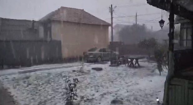 Târgu Jiu, la furia naturii: curentul a picat, trenuri blocate