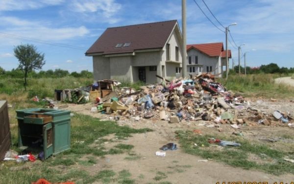Termen limită pentru casele ilegale: un an sau demolarea
