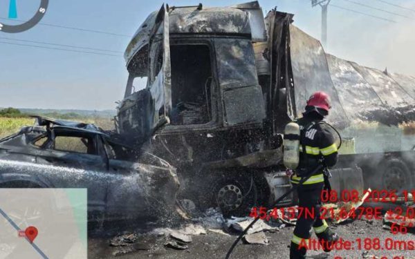 Tragedie pe șosea: Mașină și TIR, flăcări și un mort