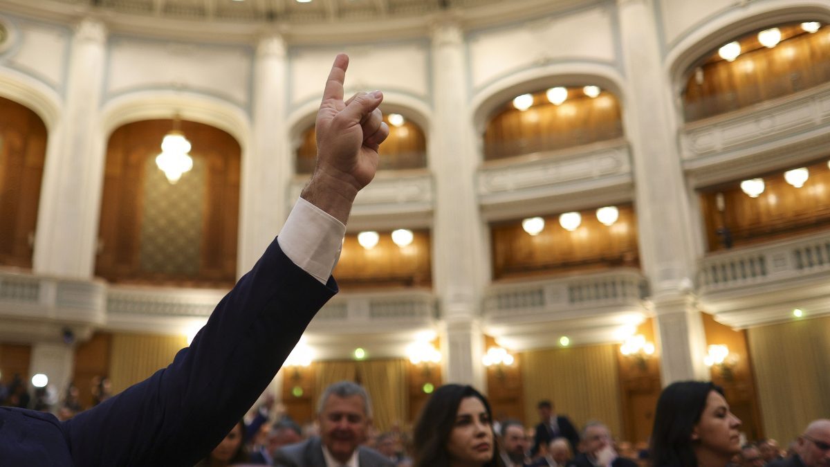 Parlament: Amendamente pentru consilierii locali, votate rapid