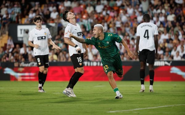 Betis smulge victoria de la Valencia în minutul 90