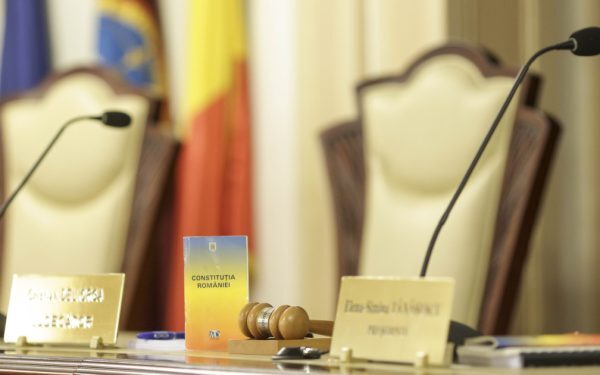CCR, azi: ANI, mandat aleși și avere parteneri, la judecată