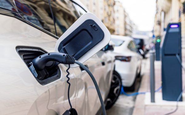 Caniculă și mașini electrice: Baterii distruse în soare
