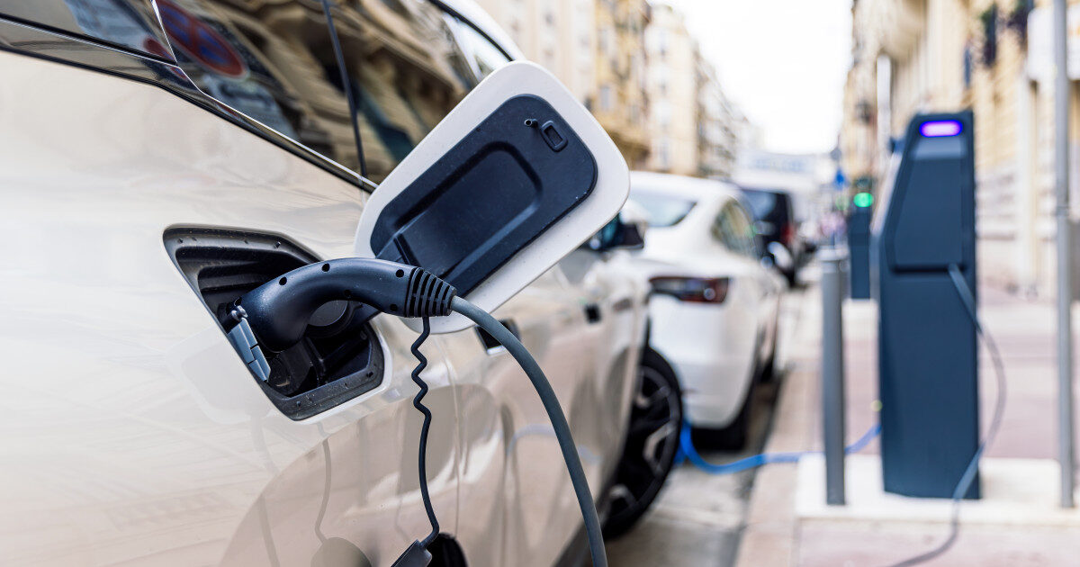 Caniculă și mașini electrice: Baterii distruse în soare