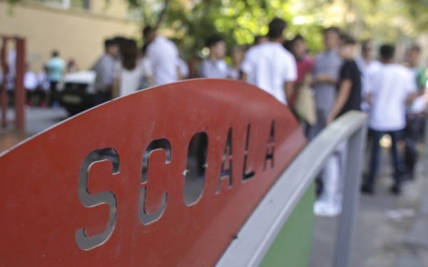 Bolojan, despre bursele sociale lipsă: Ce spune premierul
