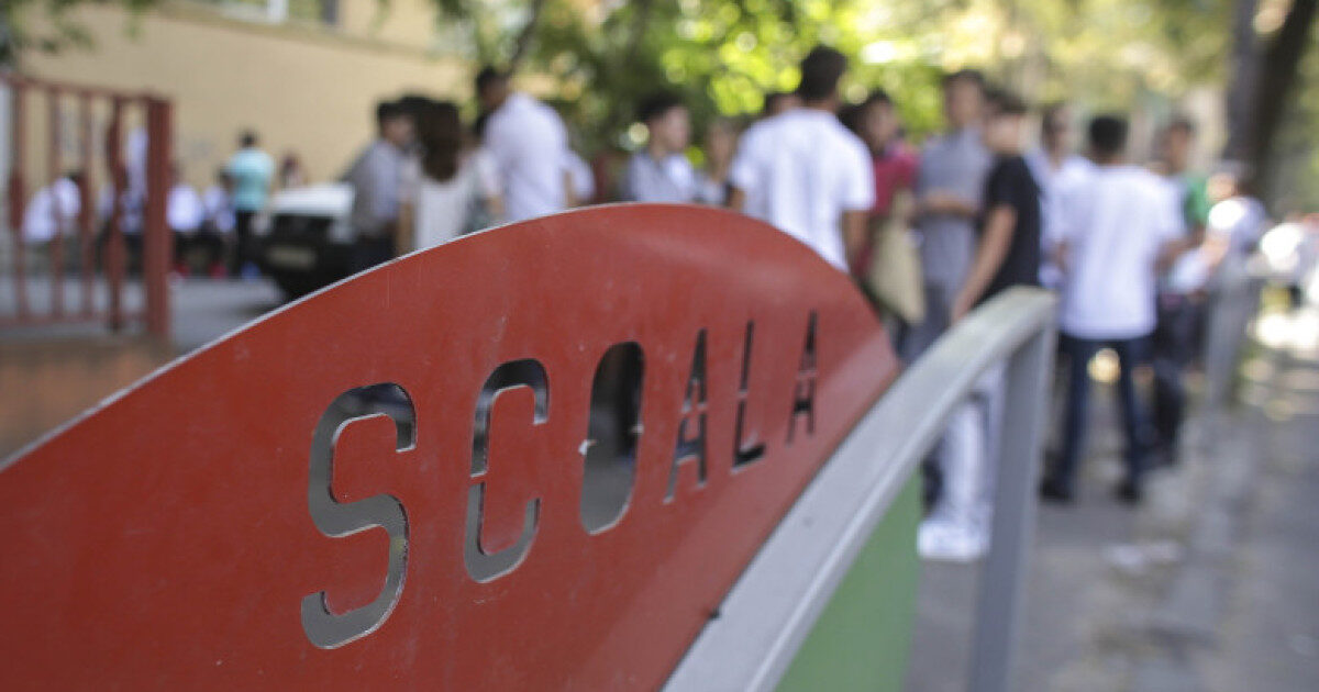 Bolojan, despre bursele sociale lipsă: Ce spune premierul