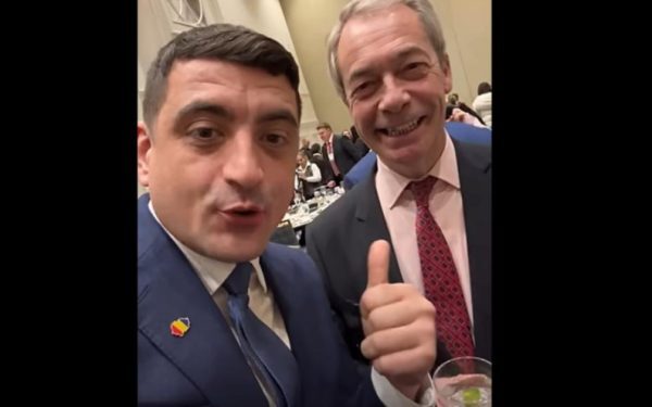 Farage și „Contele Față de Tomberon”: Cum a ajuns prietenul lui Simion într-un penibil circ politic