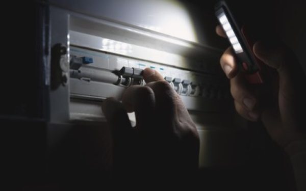 Blackout și raționalizări: ANRE, avertizat de experți