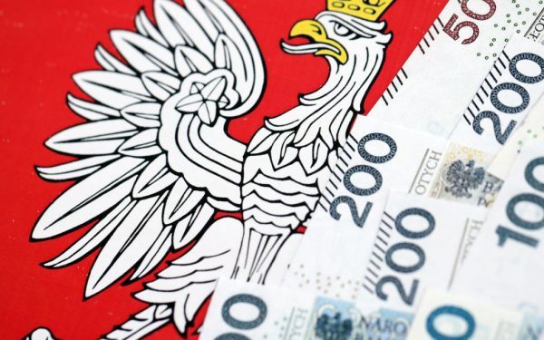 Polonia, sub UE, ne depășește: PIB dublu față de România