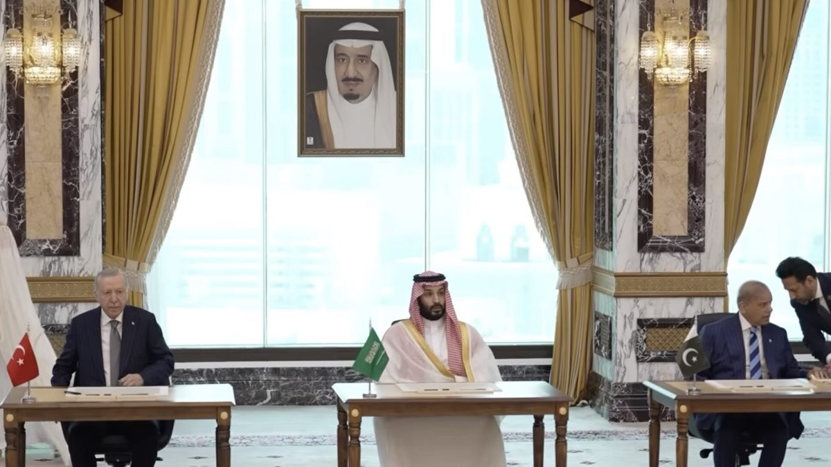 Saudită, Turcia, Pakistan: Acord militar, negare nucleară