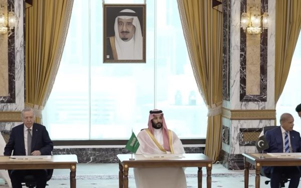Saudită, Turcia, Pakistan: Acord militar, negare nucleară