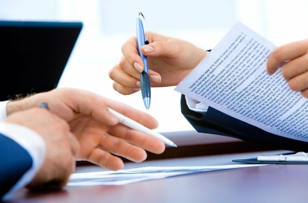 România, OBLIGATĂ să păstreze TVA și taxe pe salarii/pensii