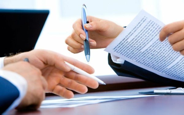 România, OBLIGATĂ să păstreze TVA și taxe pe salarii/pensii