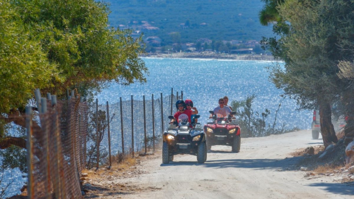Grecia: Amenzi usturătoare pentru turiști, unii vor să plece