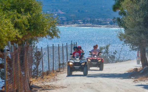 Grecia: Amenzi usturătoare pentru turiști, unii vor să plece