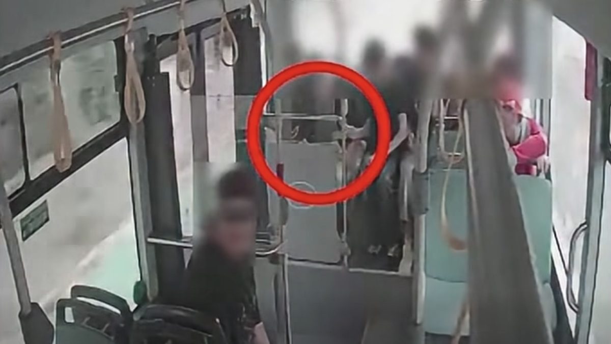 Autobuze electrice Bacău, vandalizate: Primarul anunță scumpă plată
