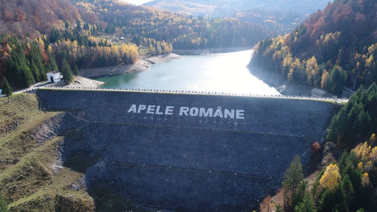 Apă mai puțină: 70% din lacuri pline, dar românii restricționați