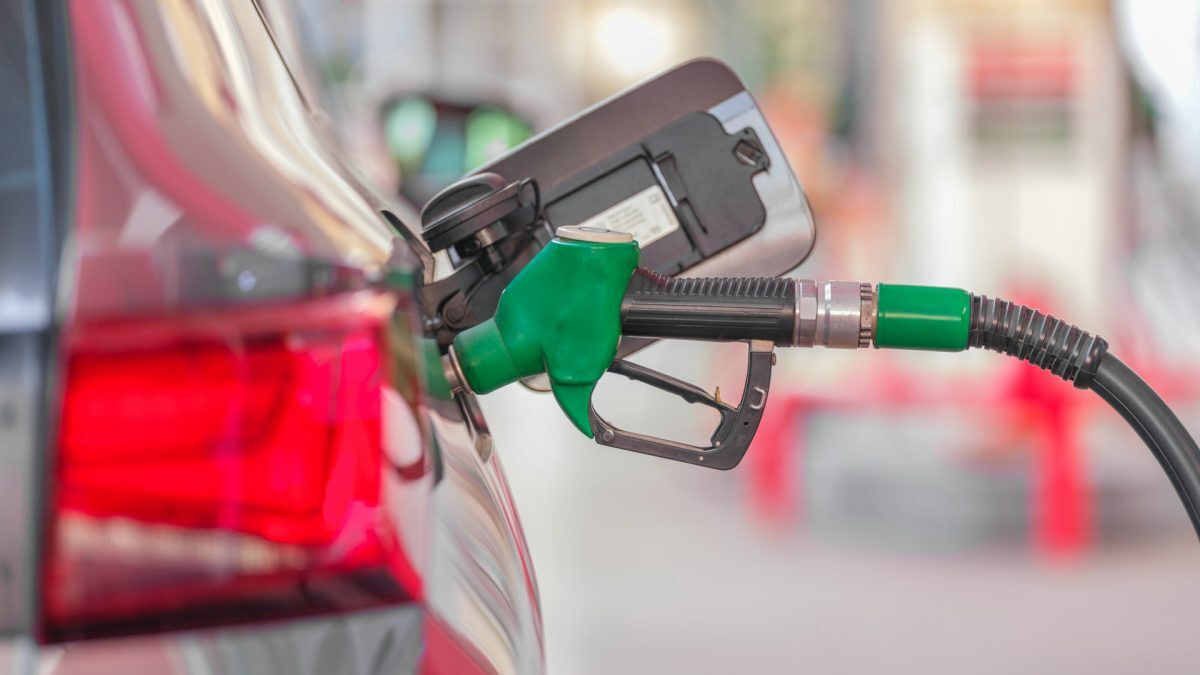Prețuri explodate la pompă: Benzină și motorină, scumpiri masive azi în România