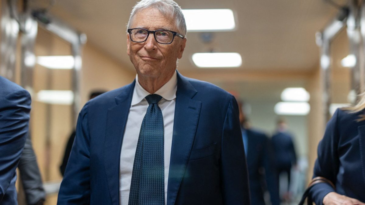 Gates acuză tech-ul: Profitul ascunde riscurile AI