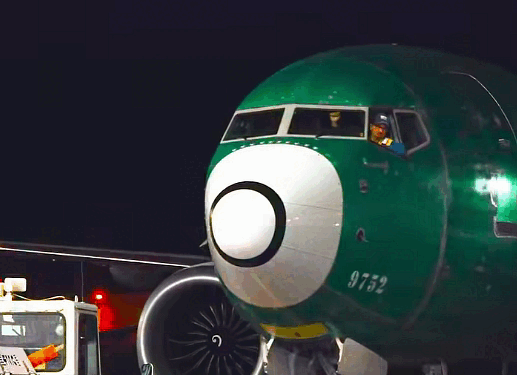 TAROM primește primul Boeing 737 MAX 8