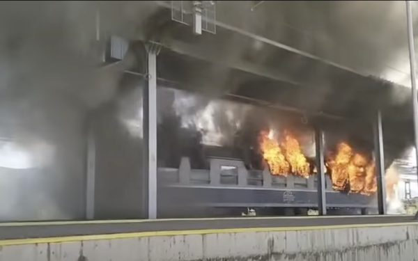 Incendiu la Regio 2030: 4 trenuri de călători, blocate