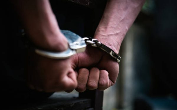 Dâmbovița: Adolescenți de 15 ani, prinși după tâlhării pe bandă rulantă