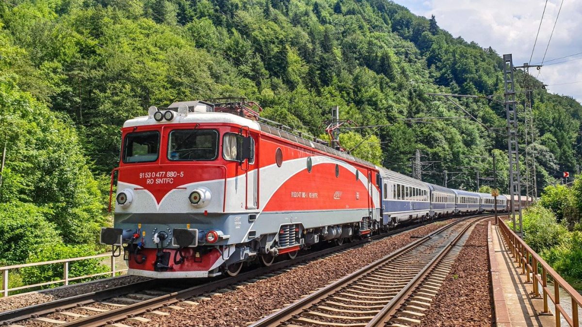 Trenuri diesel pe linie electrificată Cluj-Oradea: Banii PNRR, în pericol