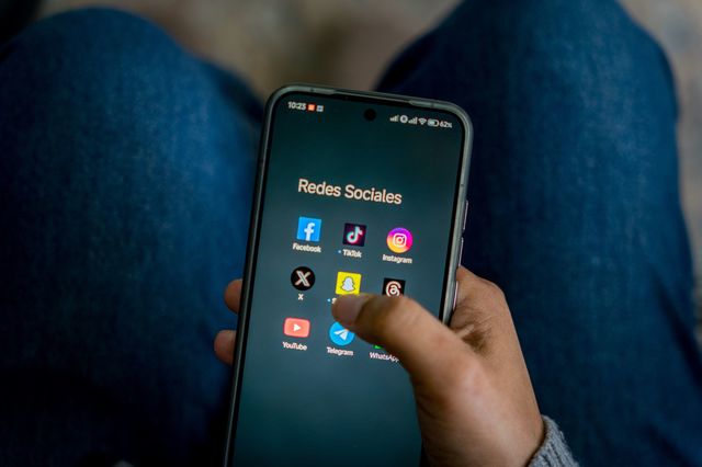 Tinerii australieni sub 16 ani ocolesc legea: TikTok și Instagram pe ascuns