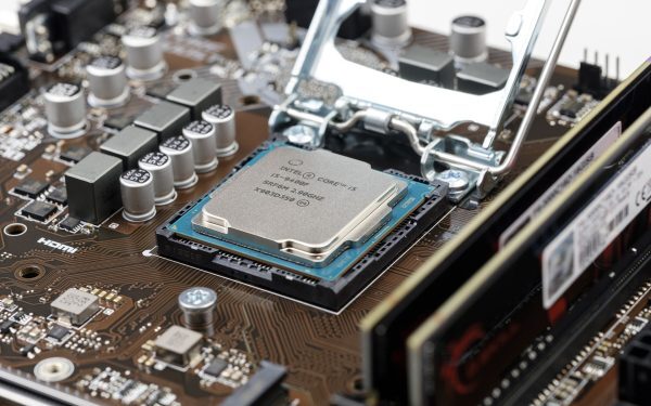 Intel scoate 15 miliarde $ pe bursă