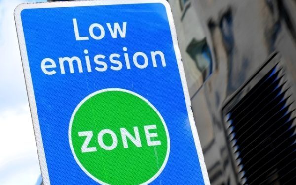 Mașini polluante, restricții noi: Primăriile au 12 luni să decidă