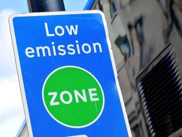 Mașini polluante, restricții noi: Primăriile au 12 luni să decidă