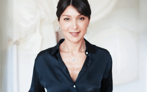 Angelica Barbu Răducanu: Ascensiunea la șefia Distribuție Oltenia