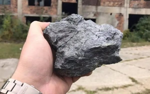 România rivalizează cu China: Mină strategică de grafit, redeschisă