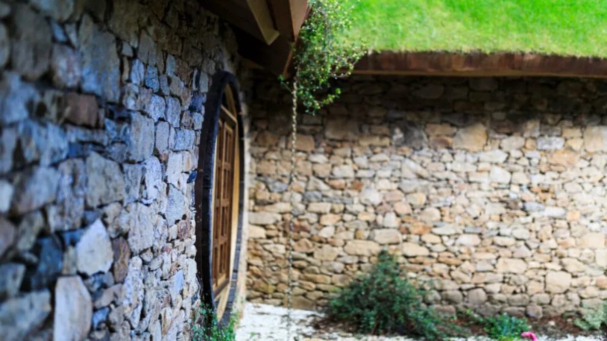 Casă Hobbit, decor european de vis: fascinație totală pentru turiști