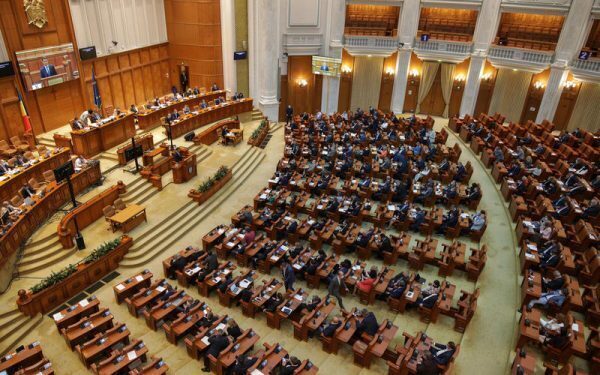 Parlamentarii, soluția la eroarea cu angajații din consiliile locale