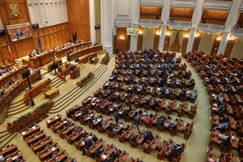 Parlamentarii, soluția la eroarea cu angajații din consiliile locale