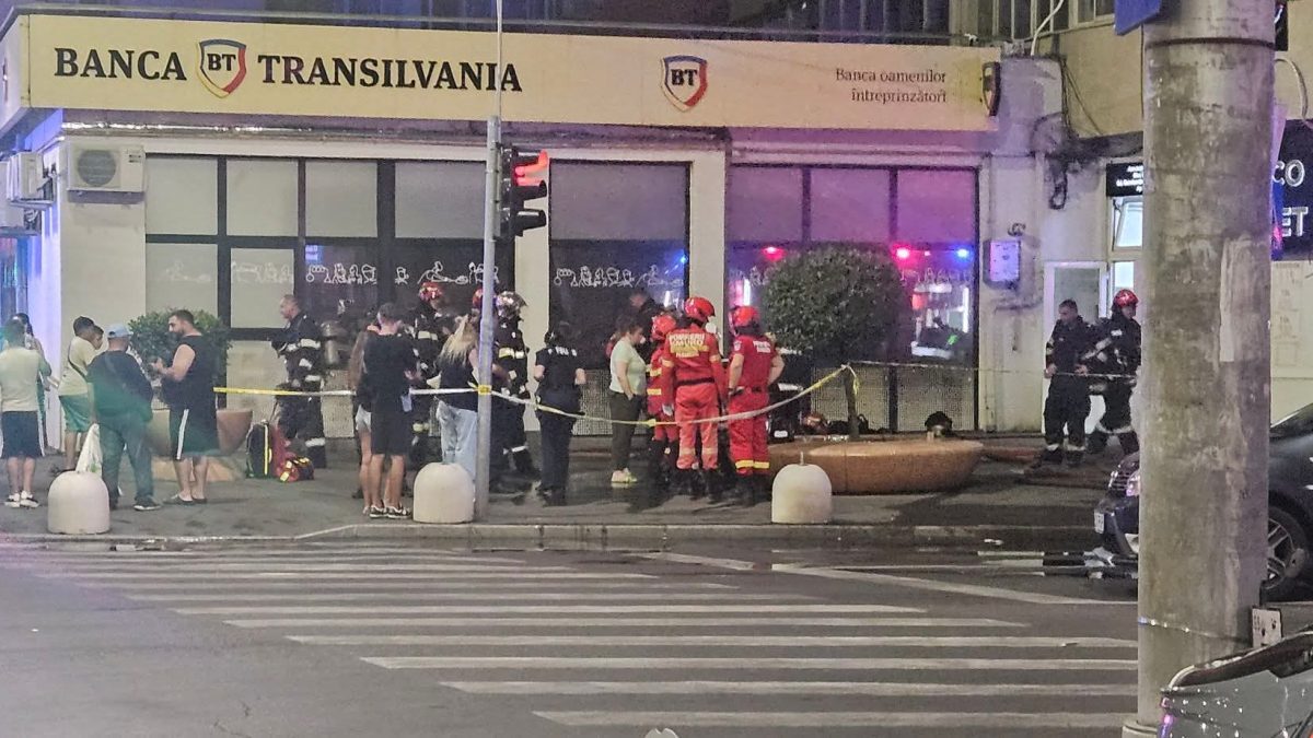 Incendiu bloc București: 20 de locatari s-au salvat singuri