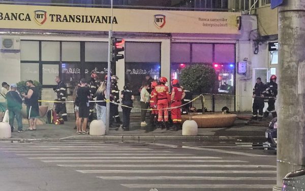 Incendiu bloc București: 20 de locatari s-au salvat singuri