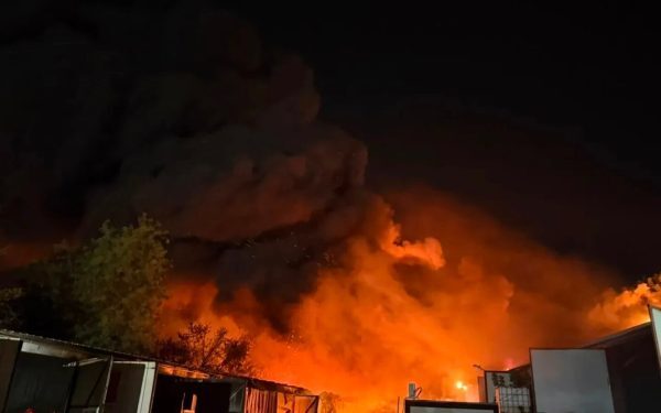 Incendiu puternic a cuprins Bucureștiul. Imagini șocante