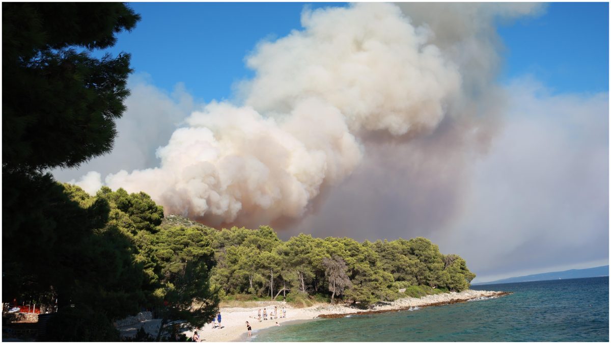 Halkidiki în flăcări: Sute de turiști evacuați, român sub asediu | AUDIO