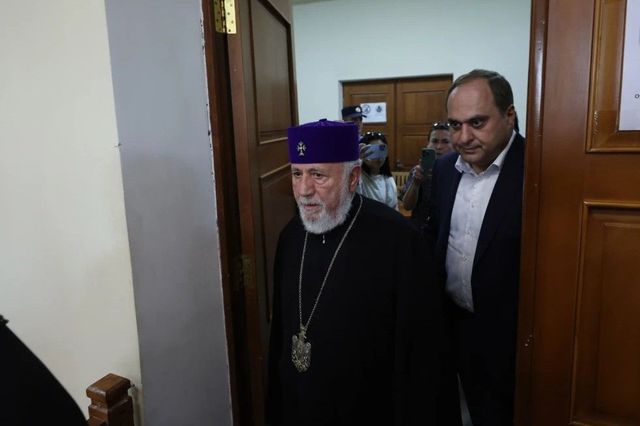 Șeful Bisericii Armene, judecat pe fondul tensiunilor cu Rusia