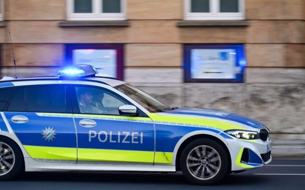 Șofer român scos din microbuz în Germania, pasagerul a preluat volanul