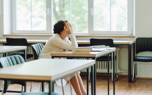 Profesora cu pensie de lux, scandal la decizie