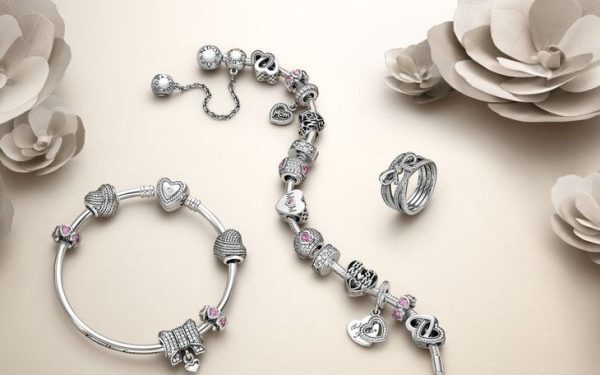 Pandora abandonează argintul pentru platină. Lovitură pentru bijuterii