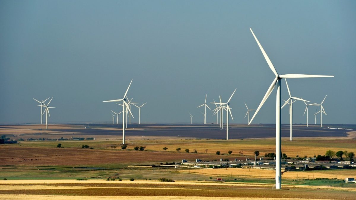 Bușoi: Eolianul ne scapă de importuri. Vremea bună continuă