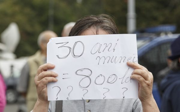 România: Generație record de pensionari la 50 de ani