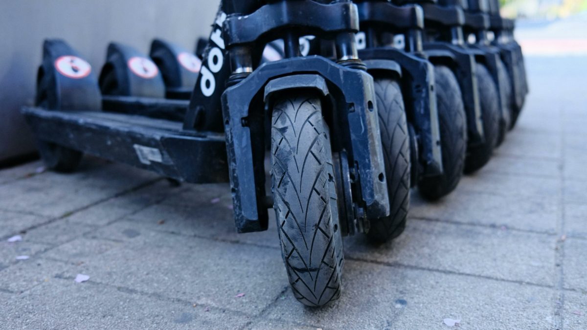 Trotinete: De 3 ori mai multe traume craniene decât motocicliștii