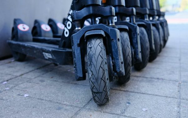 Trotinete: De 3 ori mai multe traume craniene decât motocicliștii